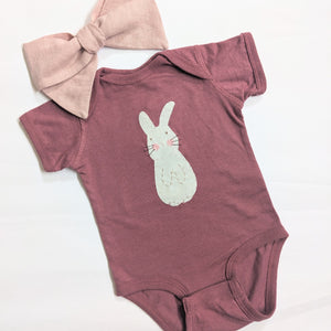 Baby onesie in rouge with handmade bunny applique and pink linen hair bow Baby onesie in rouge with handmade bunny applique and pink linen hair bow